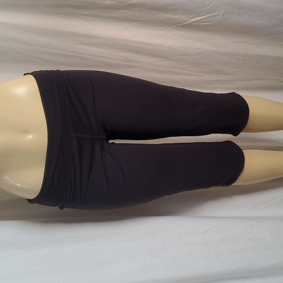 Patagonia Black crop Caprii pants Size L - Picture 1 of 10